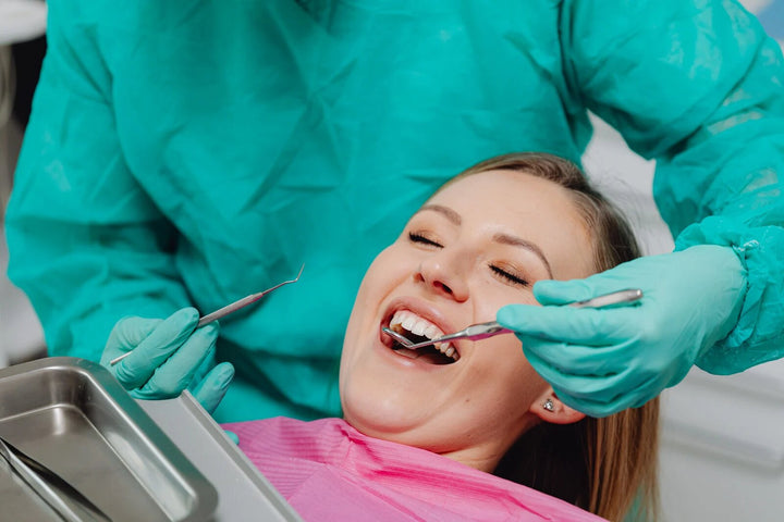 Zahnprophylaxe: Die Basis für gesunde und schöne Zähne